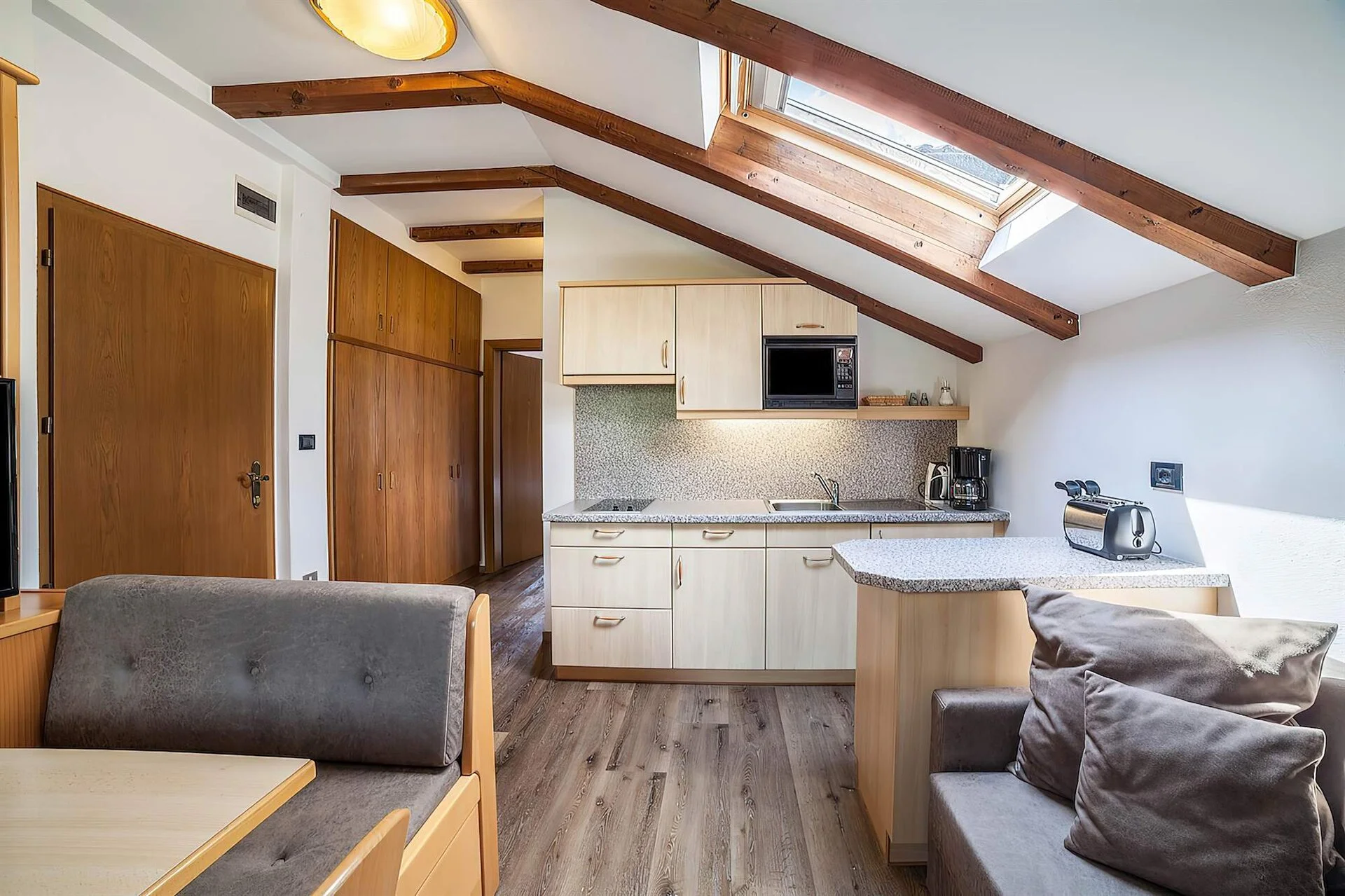 Architettura e interni di un appartamento vacanze in Alto Adige. Fotografia di Marco Bonatta.