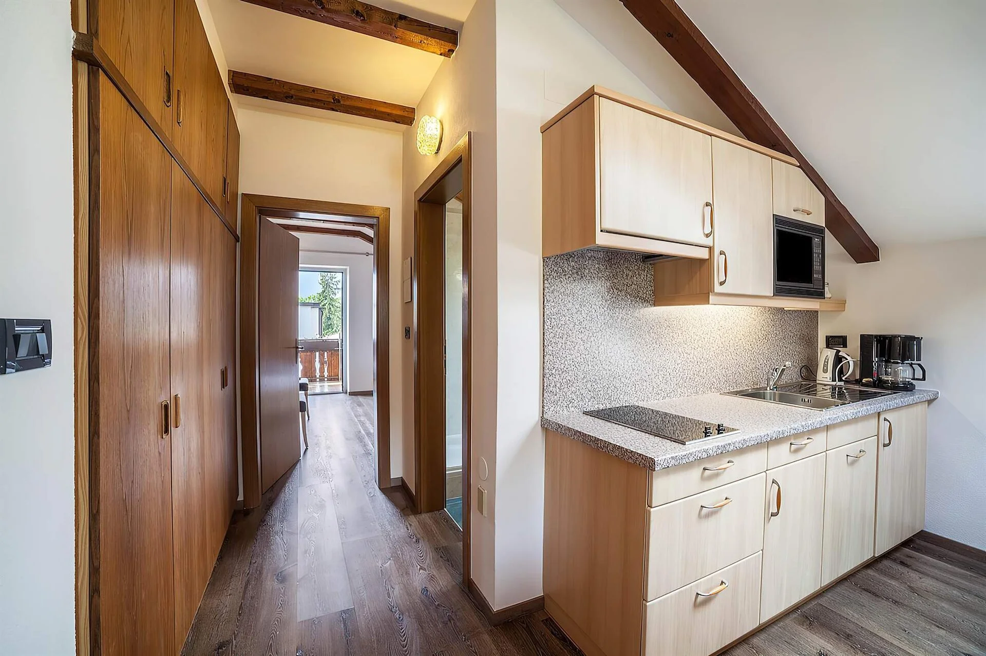 Architettura e interni di un appartamento vacanze in Alto Adige. Fotografia di Marco Bonatta.
