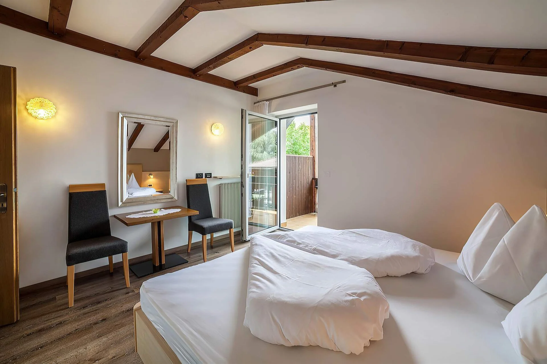 Architettura e interni di un appartamento vacanze in Alto Adige. Fotografia di Marco Bonatta.