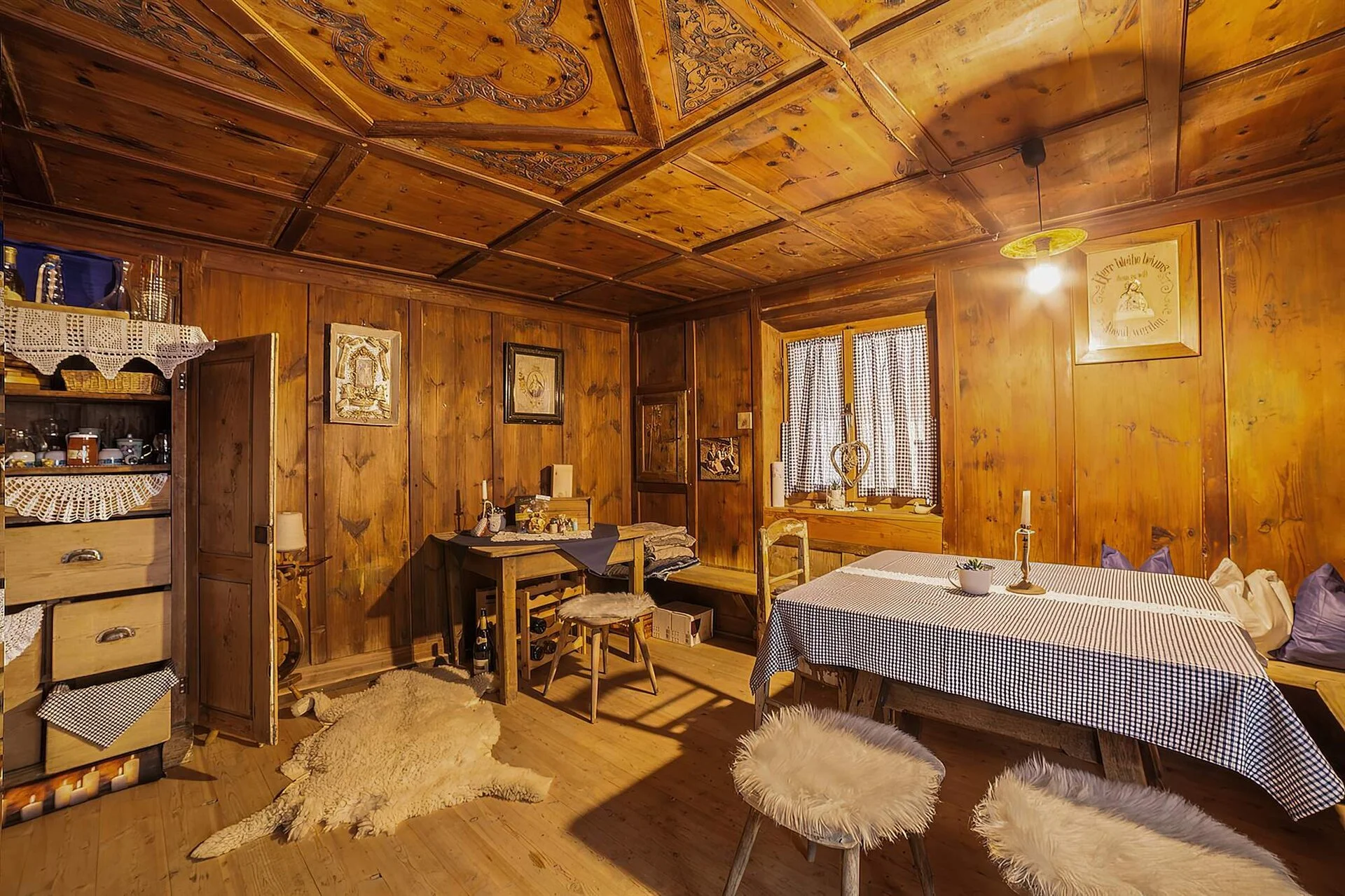 Architettura e interni di un appartamento vacanze in Alto Adige. Fotografia di Marco Bonatta.