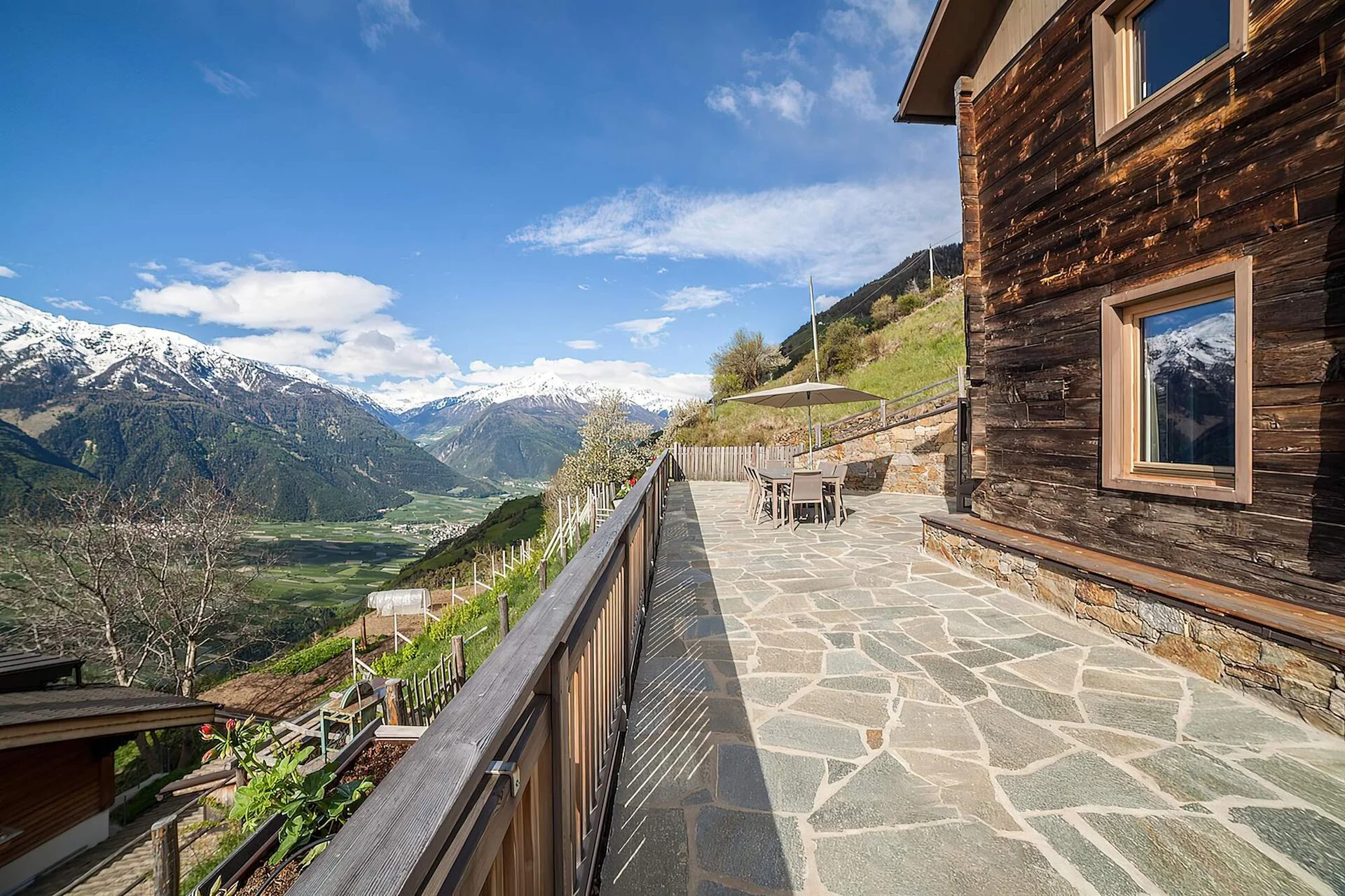 Architettura e interni di un appartamento vacanze in Alto Adige. Fotografia di Marco Bonatta.